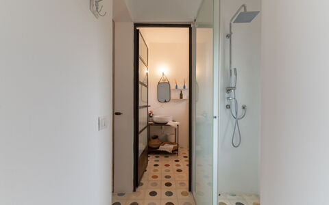 Trullo Santa Pazienza 6+3: Flooring, Muur, Interieur Ontwerp, Verdieping, Badkamer, Loodgieterswerkinrichting, Plafond, Kamer, Verlichting, Loodgieter