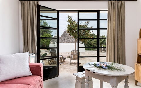 Trullo Santa Pazienza 6+3: Meubilair, Interieur Ontwerp, Hout, Flooring, Verdieping, Kamer, Verlichting, Huis, Deur, Woonkamer