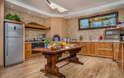 Villa Provenza 12+4: Meubilair, Interieur Ontwerp, Flooring, Keuken, Hout, Countertop, Plafond, Verdieping, Cabinetry, Huishoudapparatuur