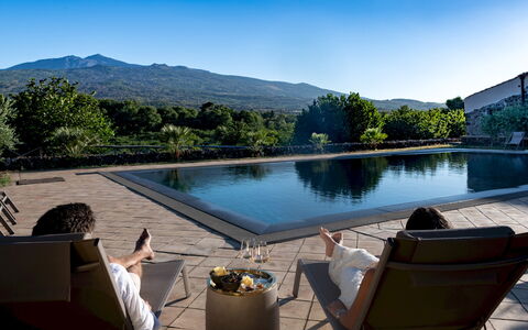 Villa Terre Normanne 10: Water, Zwembad, Reflectie, Vrije Tijd, Buitenmeubels, Toevlucht, Eco Hotel, Reflecting Pool, Badplaats, Paraplu