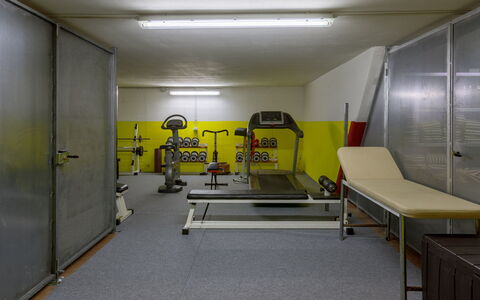 Villa Guidi 10: Flooring, Verdieping, Plafond, Kamer, Sportschool, Oefen Materiaal, Oefeningsmachine