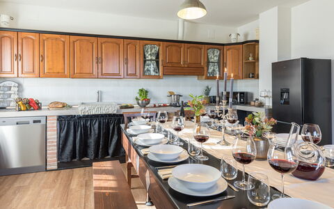 Casale Bella Vita 8+4: Meubilair, Keuken, Toestel Van De Keuken, Countertop, Major Appliance, Interieur Ontwerp, Cabinetry, Flooring, Hout, Huishoudapparatuur