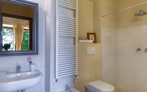 Casale dei Tigli 8: Muur, Flooring, Interieur Ontwerp, Verdieping, Loodgieterswerkinrichting, Badkamer, Verlichting, Huis, Kamer, Loodgieter