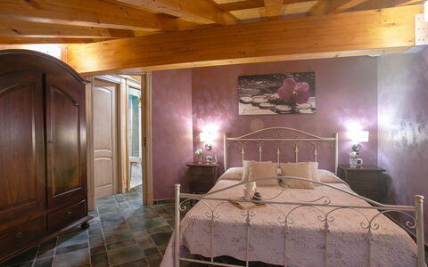Villa Alessia 6: Meubilair, Interieur Ontwerp, Flooring, Verdieping, Hout, Plafond, Kamer, Slaapkamer, Verlichting, Bed