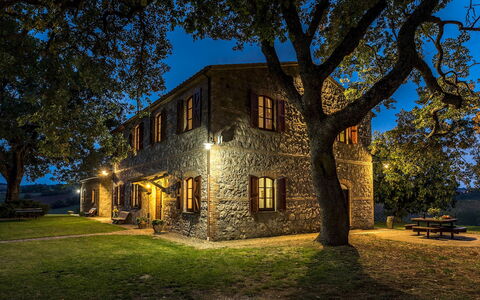 Casale le Tre Querce 8+1: Boom, Huis, Landelijk Gebied, Verblijf, Huis, Boerderij, Landgoed, Gazon, Dorp, Landscaping