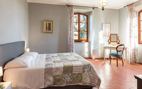 Casale le Tre Querce 8+1: Meubilair, Interieur Ontwerp, Slaapkamer, Bed, Kamer, Flooring, Textiel, Plafond, Linens, Laken
