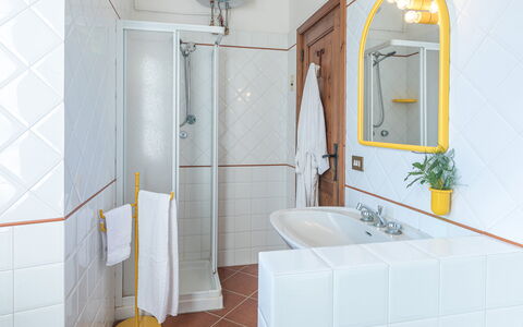 Casale le Tre Querce 8+1: Muur, Interieur Ontwerp, Loodgieterswerkinrichting, Flooring, Badkamer, Verdieping, Loodgieter, Kraan, Tegel, Kamer