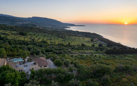 Villa le Sorbe 12: Horizon, Landschap, Kust, Luchtfotografie, Zon, Avond, Zonsopkomst, Dicht Struikgewas