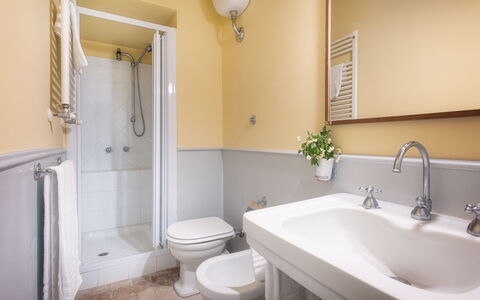 Casale Dell Oasi 12: Badkamer, Loodgieterswerkinrichting, Wastafel In De Badkamer, Muur, Interieur Ontwerp, Wastafel, Flooring, Verdieping, Kraan, Loodgieter