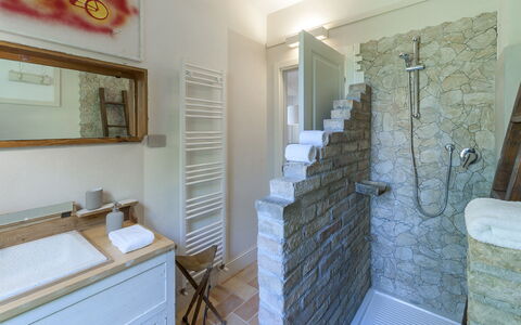 Casa Pilar 4+1: Muur, Flooring, Interieur Ontwerp, Verdieping, Plafond, Loodgieterswerkinrichting, Kamer, Loodgieter, Kraan, Badkamer