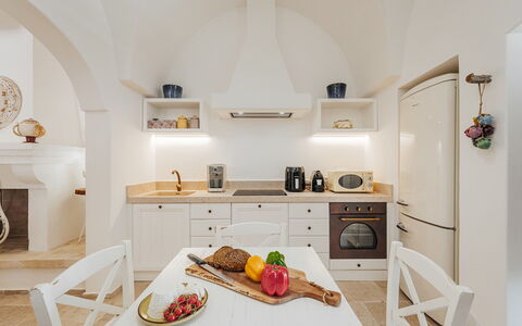 La Torre di Monsignore 12: Interieur Ontwerp, Meubilair, Plafond, Flooring, Verlichting, Verdieping, Keuken, Lichte Inrichting, Kamer, Toestel Van De Keuken