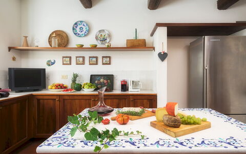 La Panoramica 8: Meubilair, Interieur Ontwerp, Hout, Countertop, Keuken, Fruit, Flooring, Tableware, Kamer, Verlichting