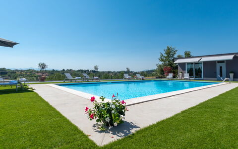 Villa Atmosfere 8: Zwembad, Blauw, Toevlucht, Vrije Tijd, Tuin, Landscaping, Schaduw, Buitenmeubels, Eco Hotel, Gazon
