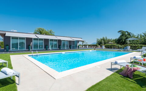Villa Atmosfere 8: Zwembad, Toevlucht, Schaduw, Tuin, Vrije Tijd, Landgoed, Landscaping, Eco Hotel, Villa, Werf