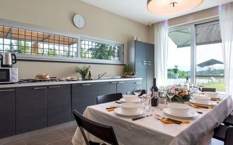 Villa Atmosfere 8: Interieur Ontwerp, Keuken, Meubilair, Verlichting, Huis, Flooring, Countertop, Plafond, Stoel, Toestel Van De Keuken