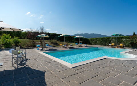 Villa Il Magnifico 10: Zwembad, Buitenmeubels, Toevlucht, Eco Hotel, Stoel, Paraplu, Buitentafel, Ligstoel, Flagstone, Schaduw