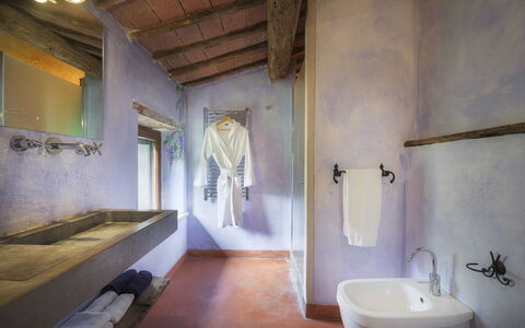Casa di Pan 6: Muur, Flooring, Loodgieterswerkinrichting, Verdieping, Interieur Ontwerp, Plafond, Loodgieter, Kraan, Badkamer, Tegel