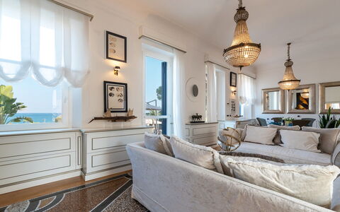 Villa Callari 6+2: Meubilair, Interieur Ontwerp, Bankstel, Flooring, Huis, Verlichting, Tafel, Woonkamer, Verdieping, Plafond
