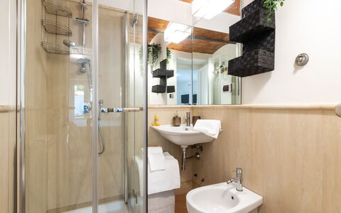 Villa Callari 6+2: Interieur Ontwerp, Flooring, Verdieping, Wastafel In De Badkamer, Badkamer, Loodgieterswerkinrichting, Kamer, Wastafel, Spiegel, Loodgieter
