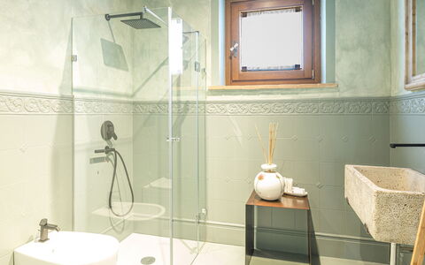 Le Residenze dei Potti 12: Loodgieterswerkinrichting, Flooring, Verdieping, Loodgieter, Badkamer, Tegel, Kraan, Wastafel, Lichte Inrichting, Douche