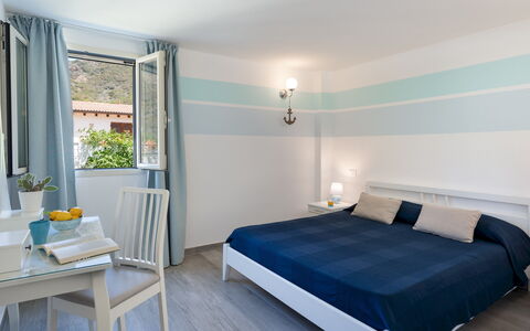 Villa Pietro 10: Meubilair, Interieur Ontwerp, Slaapkamer, Bed, Plafond, Huis, Flooring, Linens, Verdieping, Laken