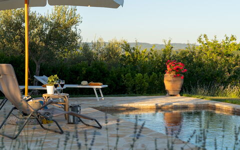 Country House Lo Spigo 4: Meubilair, Buitenmeubels, Paraplu, Stoel, Zwembad, Schaduw, Ligstoel, Tuin, Buitentafel, Bloempot