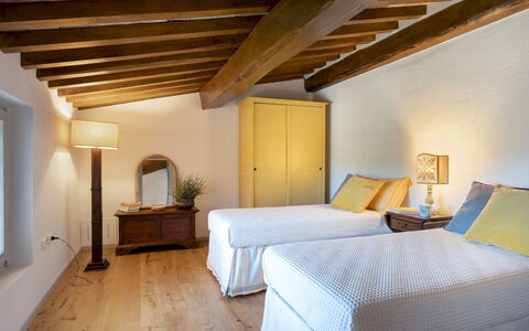 Country House Lo Spigo 4: Meubilair, Interieur Ontwerp, Muur, Flooring, Verdieping, Hout, Bed, Plafond, Slaapkamer, Kamer