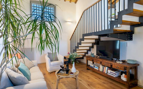 Country House Lo Spigo 4: Meubilair, Interieur Ontwerp, Flooring, Huis, Tafel, Verdieping, Appartement, Stoel, Woonkamer, Bloempot