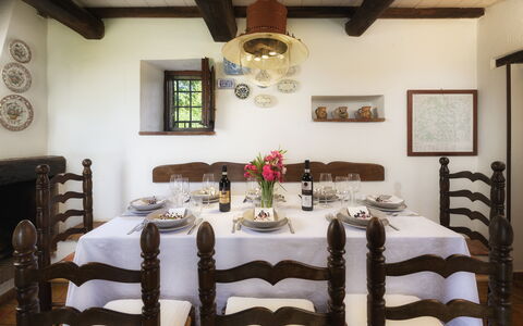 Podere Caprarecce 8: Meubilair, Interieur Ontwerp, Tafel, Hout, Keuken En Eettafel, Eetkamer, Stoel, Flooring, Tableware, Kamer