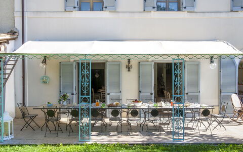 Villa Cappelletti 16+2: Meubilair, Buitenmeubels, Deur, Luifel, Buitentafel, Balkon, Schaduw, Stoel, Veranda, Ijzer