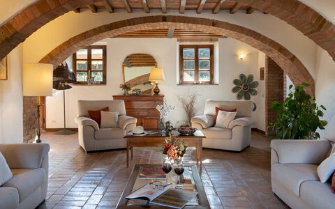 Borgo Gallinaio 32: Meubilair, Interieur Ontwerp, Muur, Bankstel, Flooring, Hout, Plafond, Tafel, Stoel, Woonkamer