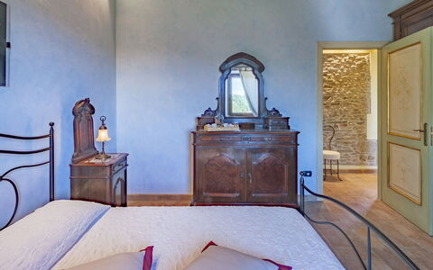 Villa Il Baiocco 8: Meubilair, Interieur Ontwerp, Muur, Flooring, Verdieping, Plafond, Slaapkamer, Kamer, Verlichting, Bed