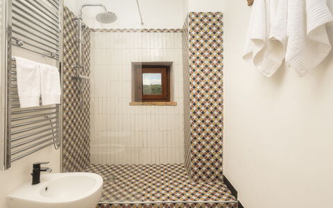 Casale Tavernelle 6: Flooring, Verdieping, Badkamer, Interieur Ontwerp, Tegel, Loodgieterswerkinrichting, Loodgieter, Plafond, Toilet