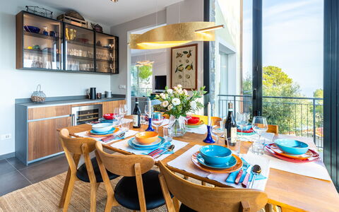 Villa nel Blu 8: Meubilair, Interieur Ontwerp, Tafel, Keuken En Eettafel, Stoel, Eetkamer, Kamer, Appartement, Restaurant, Kamerplant