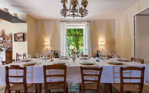 La Casa nei Vigneti 10: Meubilair, Interieur Ontwerp, Stoel, Tafel, Eetkamer, Keuken En Eettafel, Plafond, Tableware, Textiel, Kamer