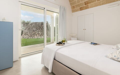 Villa la Pupazza 8: Slaapkamer, Interieur Ontwerp, Flooring, Bed, Verdieping, Huis, Plafond, Meubilair, Linens, Bedding