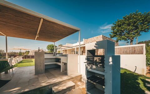 Villa la Pupazza 8: Stedelijk Ontwerp, Samengesteld Materiaal, Schaduw, Landscaping, Daylighting, Balkon, Backyard