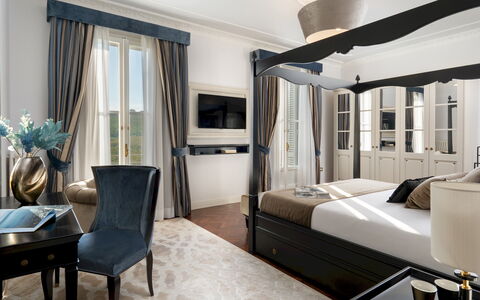 Villa Irma 10: Meubilair, Interieur Ontwerp, Flooring, Verdieping, Plafond, Slaapkamer, Verlichting, Kamer, Bed, Huis