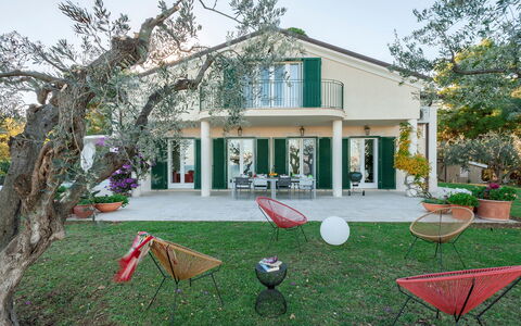 Villa Lucente 6+2: Huis, Huis, Deur, Gazon, Tuin, Landgoed, Werf, Schaduw, Landscaping, Hacienda