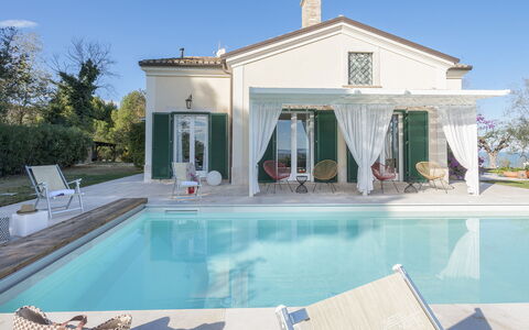 Villa Lucente 6+2: Zwembad, Deur, Landgoed, Stoel, Villa, Landscaping, Boerderij, Toevlucht, Hacienda, Schaduw