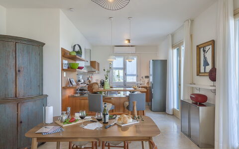 Villa Lucente 6+2: Meubilair, Interieur Ontwerp, Flooring, Hout, Stoel, Plafond, Verdieping, Tafel, Keuken En Eettafel, Eetkamer