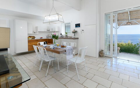Villa Soleluna 7+1: Meubilair, Stoel, Flooring, Interieur Ontwerp, Tafel, Verdieping, Keuken En Eettafel, Verlichting, Kamer, Eetkamer