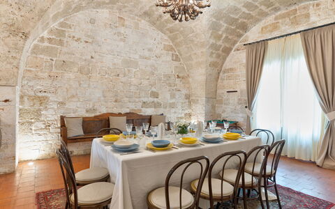 Masseria Tarsia Incuria 8+4: Meubilair, Interieur Ontwerp, Plafond, Tafel, Eetkamer, Flooring, Verlichting, Keuken En Eettafel, Stoel, Lichte Inrichting