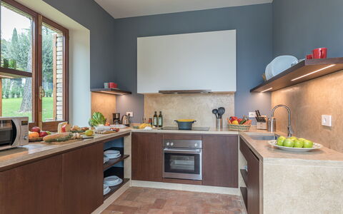 Villa Anna Elisa 8: Keuken, Toestel Van De Keuken, Countertop, Meubilair, Interieur Ontwerp, Cabinetry, Major Appliance, Hout, Flooring, Huishoudapparatuur