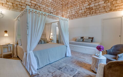 Masseria Profilo 8: Meubilair, Interieur Ontwerp, Muur, Flooring, Verdieping, Plafond, Slaapkamer, Verlichting, Bed, Kamer