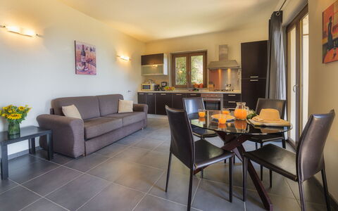 Villa Maggiorana 10: Huis, Hardwood, Beits, Stoel, Toevlucht, Kamerplant, Woonkamer, Hotel, Eco Hotel