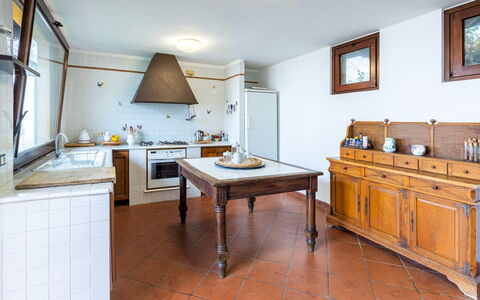 Tenuta Contessa Chiara 17: Keuken, Flooring, Meubilair, Interieur Ontwerp, Countertop, Hout, Cabinetry, Verdieping, Plafond, Kamer