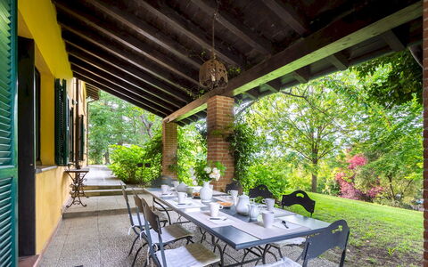 Tenuta Contessa Chiara 17: Meubilair, Deur, Stoel, Schaduw, Tuin, Landgoed, Keuken En Eettafel, Backyard, Fiets, Buitenmeubels