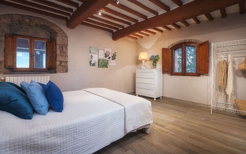 Podere Il Chiesino 8+2: Meubilair, Interieur Ontwerp, Muur, Hout, Flooring, Slaapkamer, Verdieping, Bed, Huis, Kamer