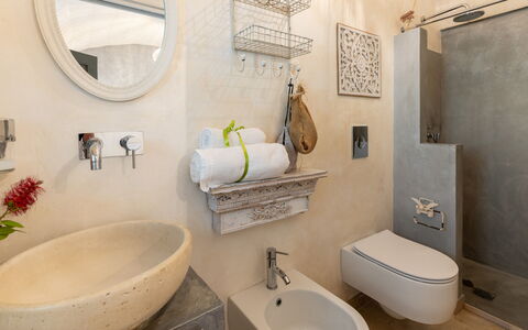 Pigreco 6+2: Loodgieterswerkinrichting, Badkamer, Interieur Ontwerp, Flooring, Verdieping, Wc Bril, Wastafel In De Badkamer, Wastafel, Kraan, Meubilair